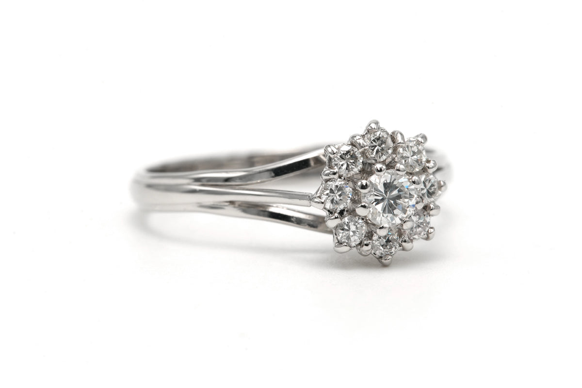 Bague Marguerite en or blanc et diamants