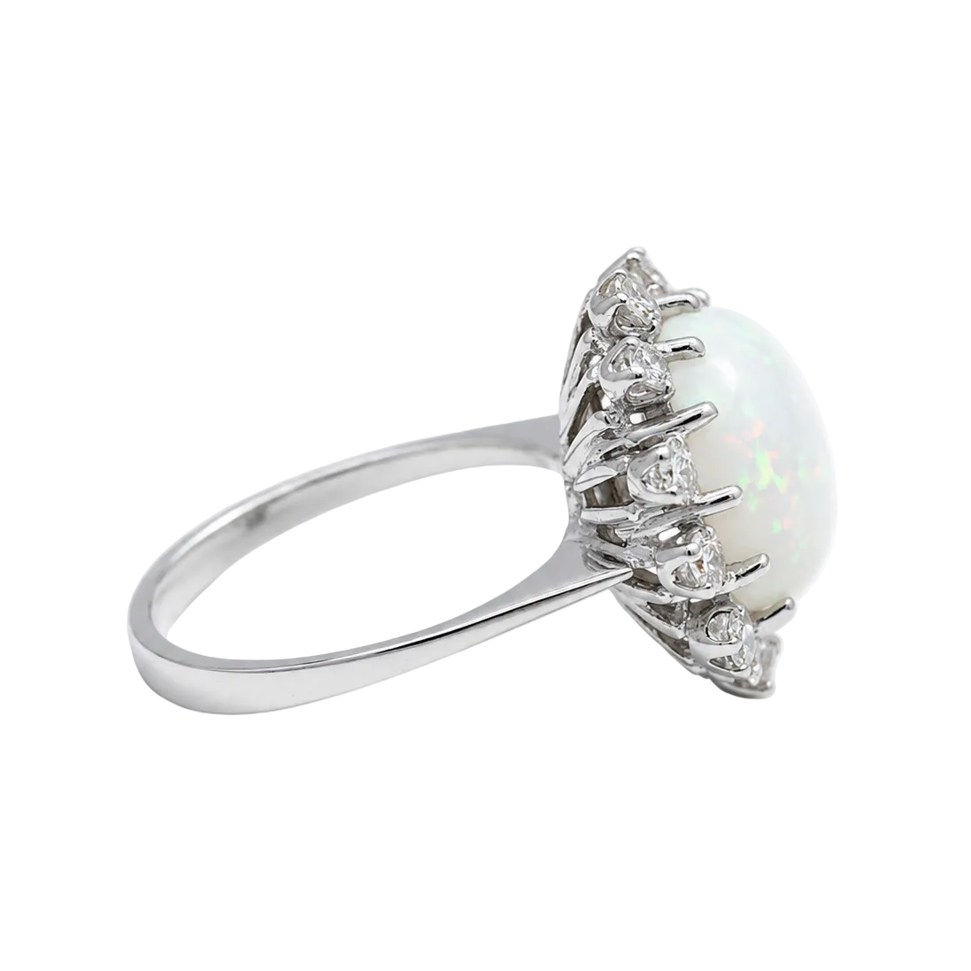 Bague Entourage en or blanc, opale et diamants