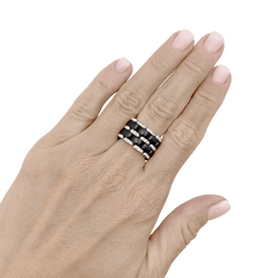 Bague Chanel, "Ultra" en or blanc, céramique noire et diamants.