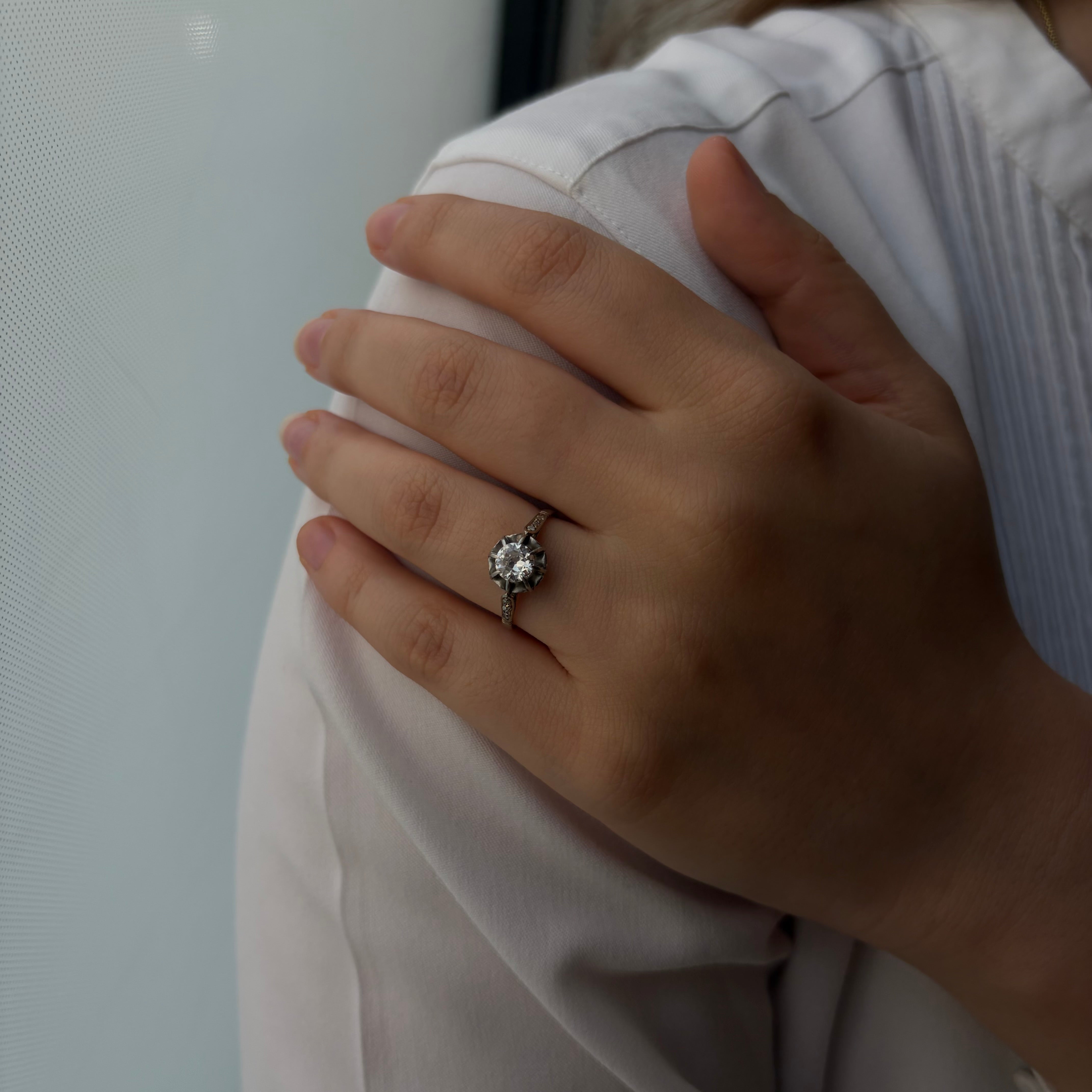 Bague Solitaire en or blanc, platine et diamants