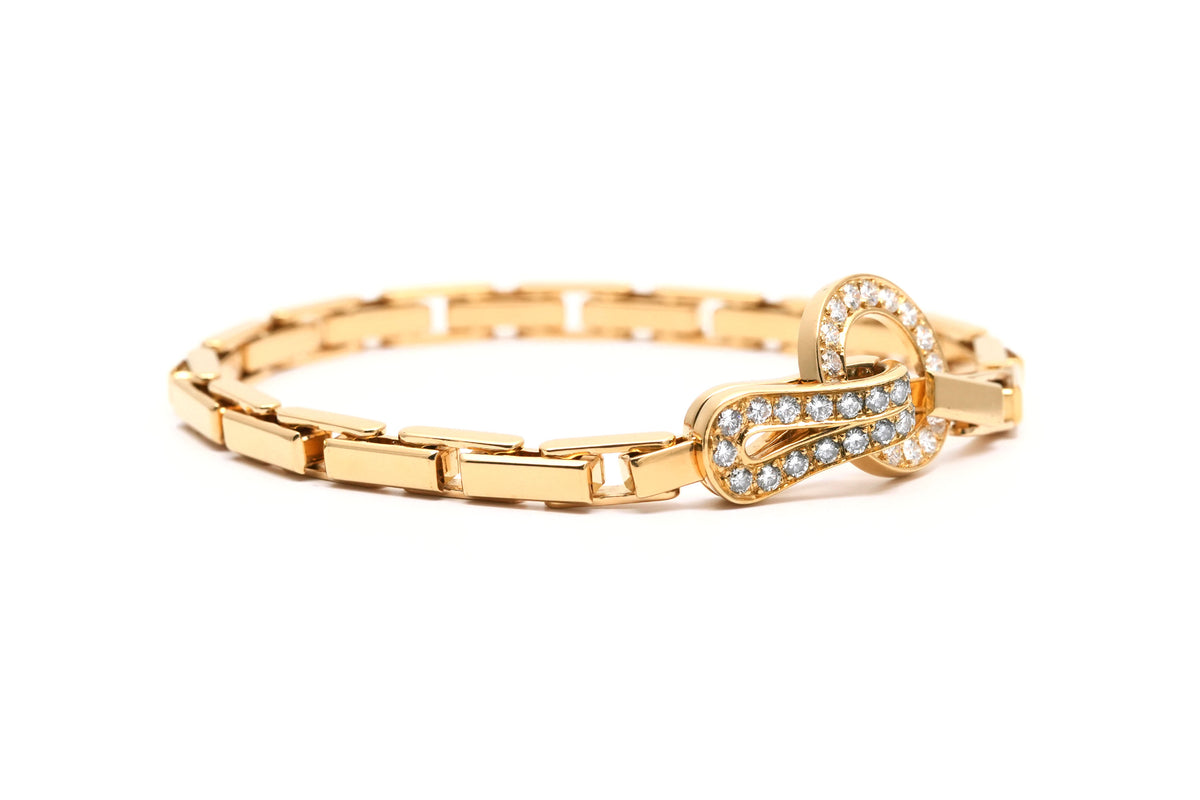 Bracelet Maille CARTIER "Agrafe" en or jaune et diamants