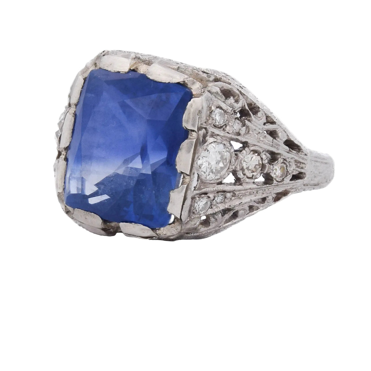 Bague Cocktail en platine, saphir et diamants