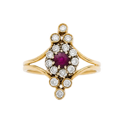 Bague Marquise en or jaune, rubis et diamants