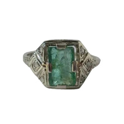 Bague Art Déco en or blanc, émeraude et diamants