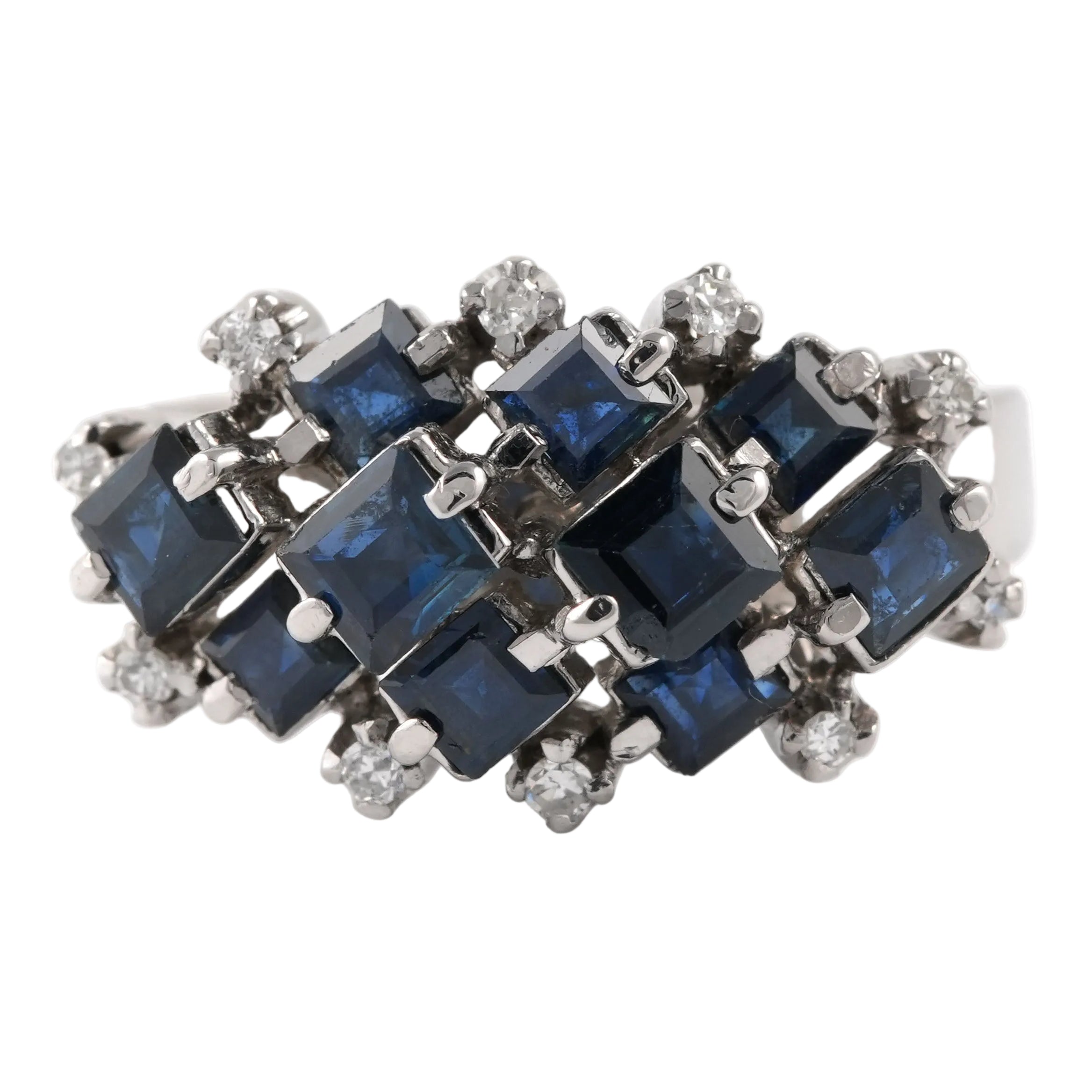 Bague en or blanc, saphirs et diamants
