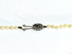 Collier Perles en or blanc et saphir