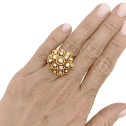 Bague fleur vintage, fils d'or jaune et diamants.