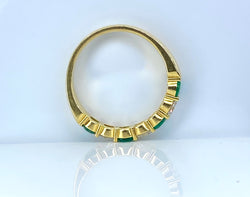 Bague Alliance en or jaune, émeraudes et diamants