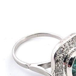 Bague Entourage en or blanc, émeraude et diamants