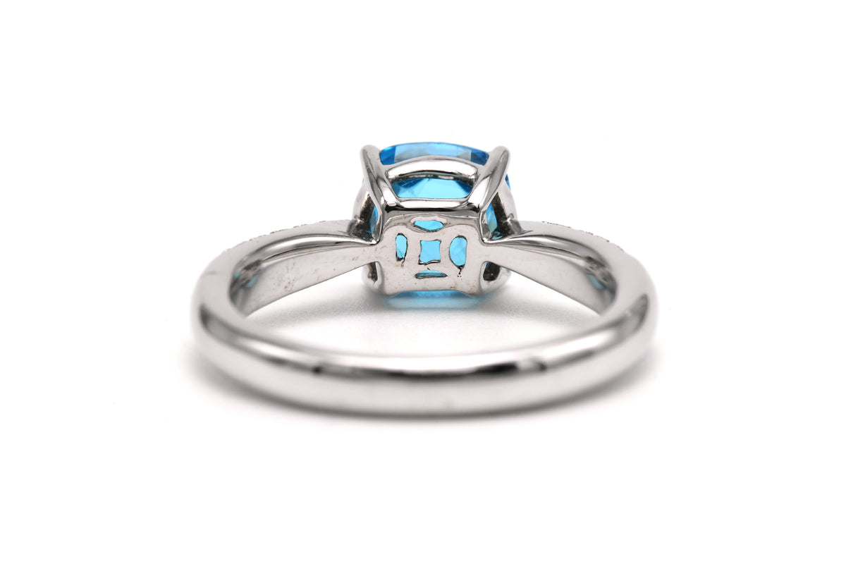 Bague Solitaire en or blanc, topaze et diamants