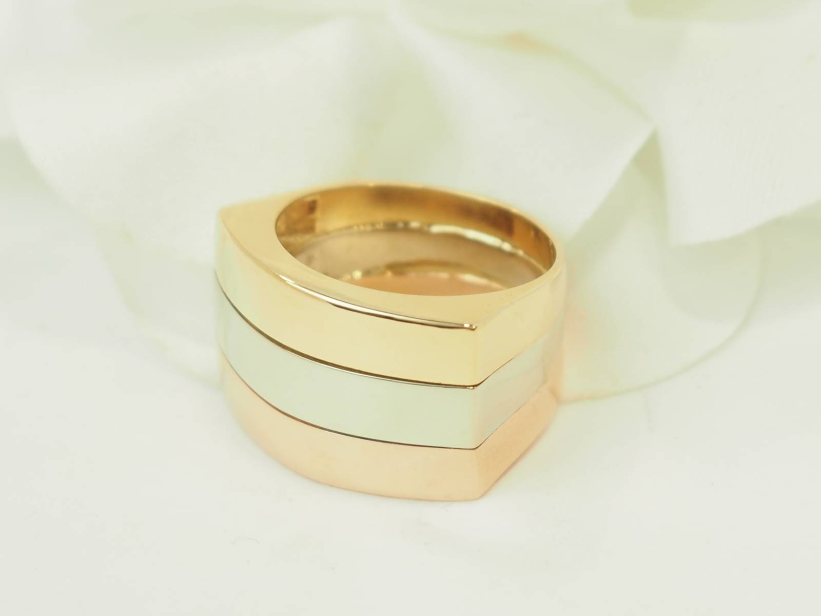 Bague en or jaune, or rose, et or blanc