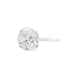Bague en platine sertie d'un diamant 5.01 carats.
