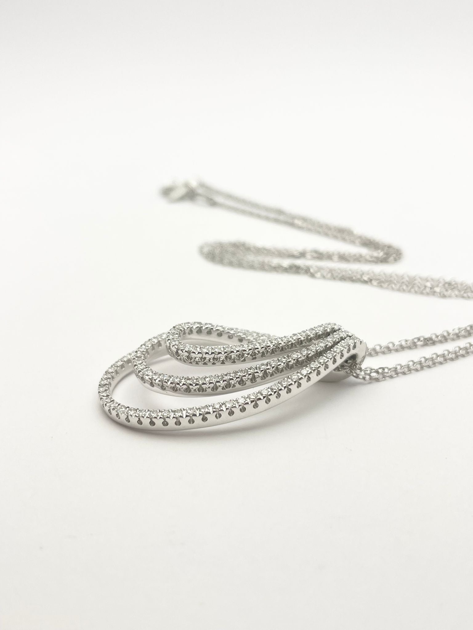 Collier Pendentif RAIMA en or blanc et diamants