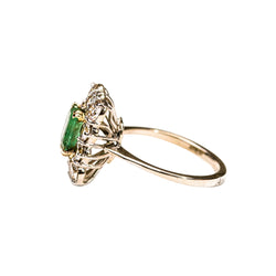 Bague Entourage en or blanc, platine, émeraude et diamants