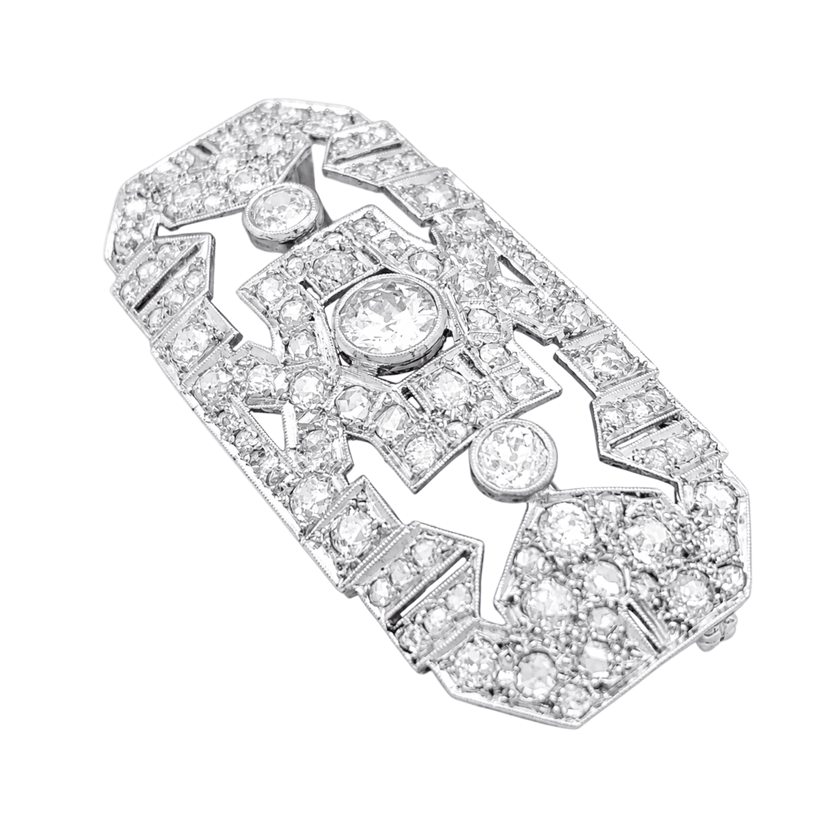 Broche Art Déco en platine, or blanc et diamants.
