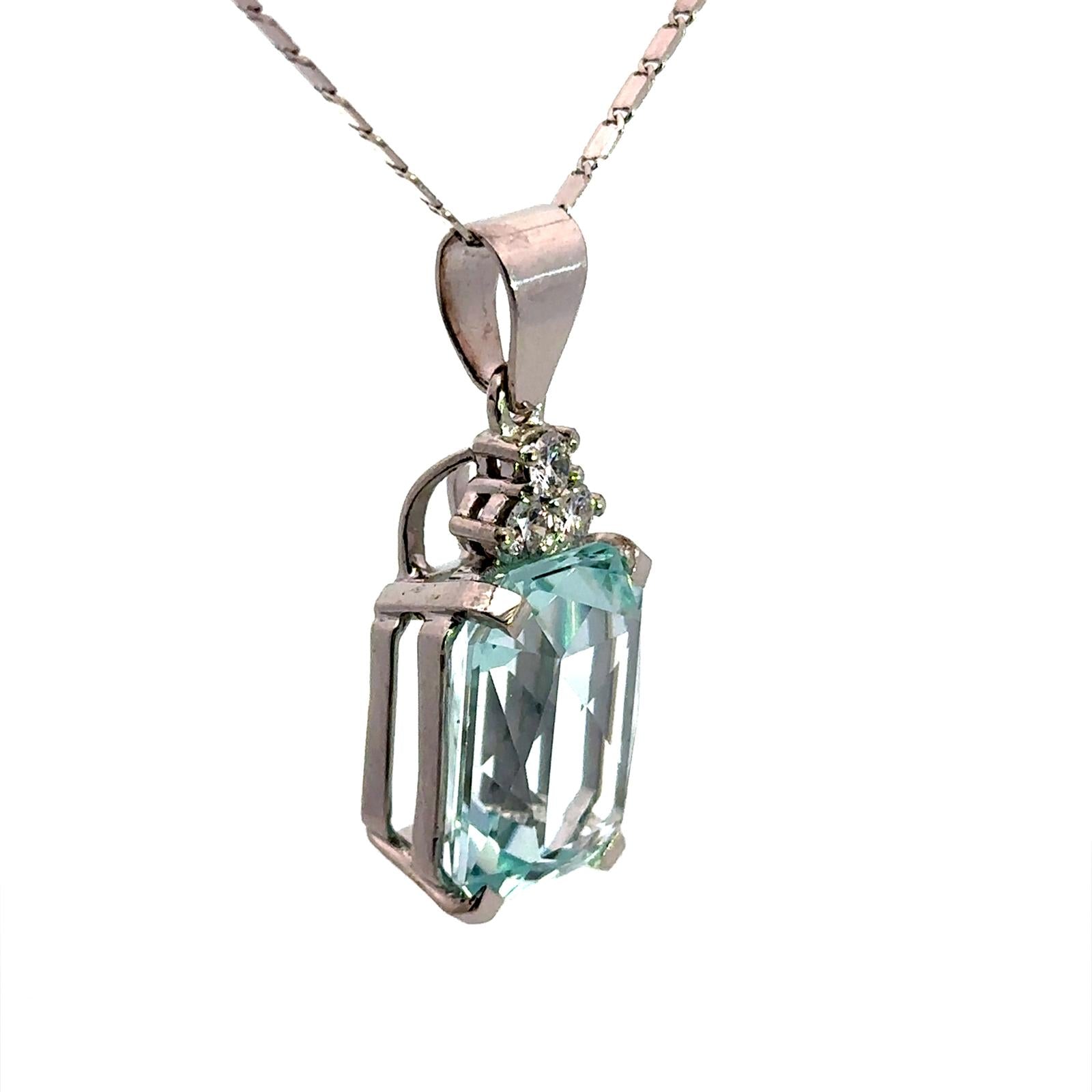 Pendentif en or blanc, aigue-marine et diamants