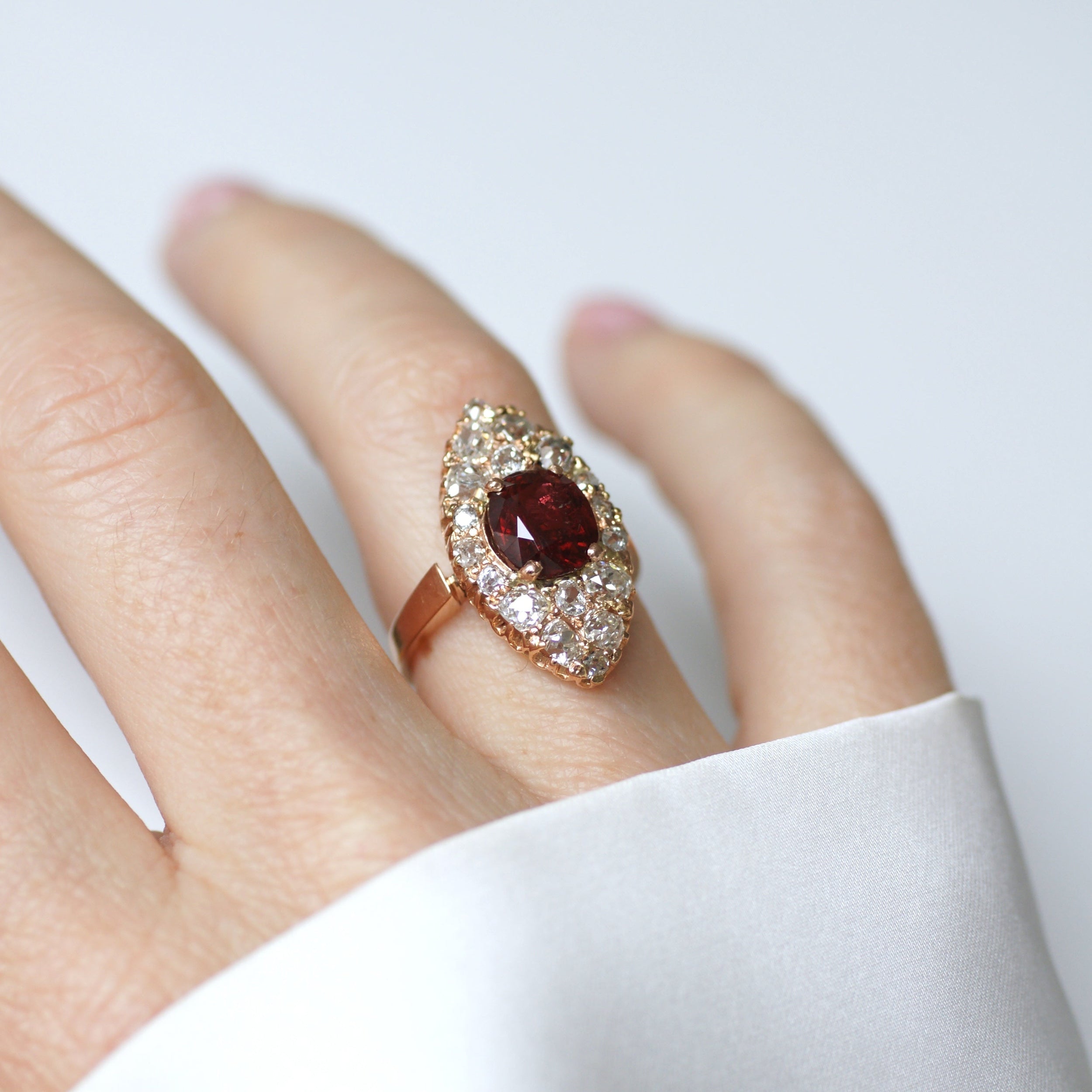 Bague Marquise en or rose, spinelle et diamants