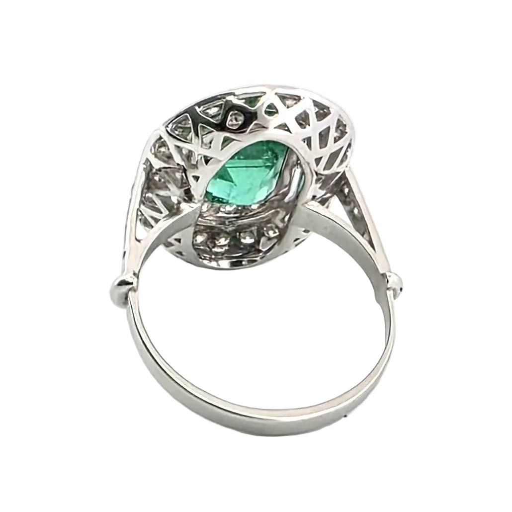 Bague Entourage en or blanc, émeraude et diamants