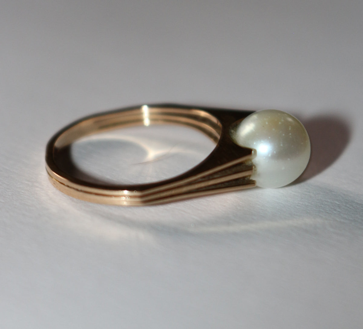 Bague en or jaune et perle de culture