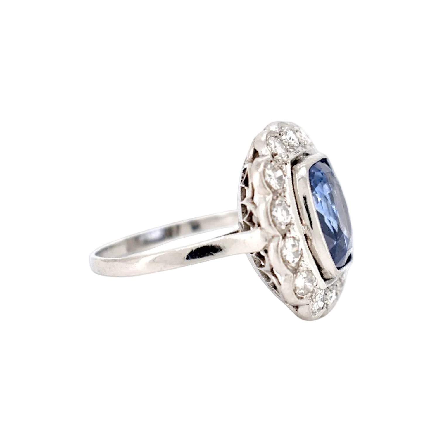 Bague Pompadour en platine, saphir et diamants