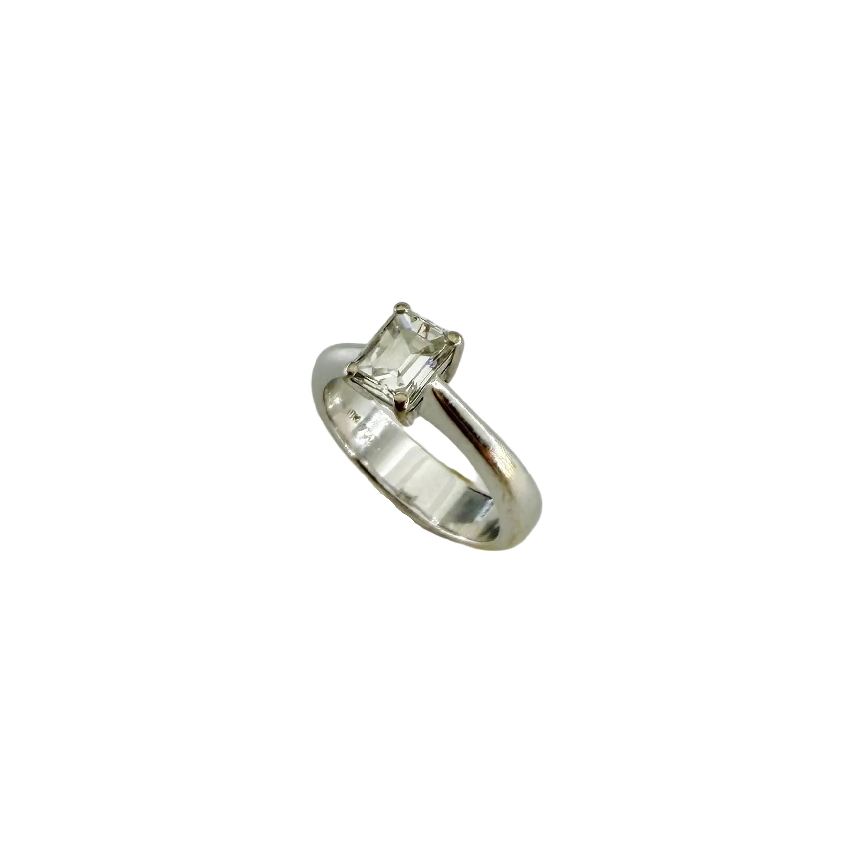 Bague Solitaire en or blanc et diamant
