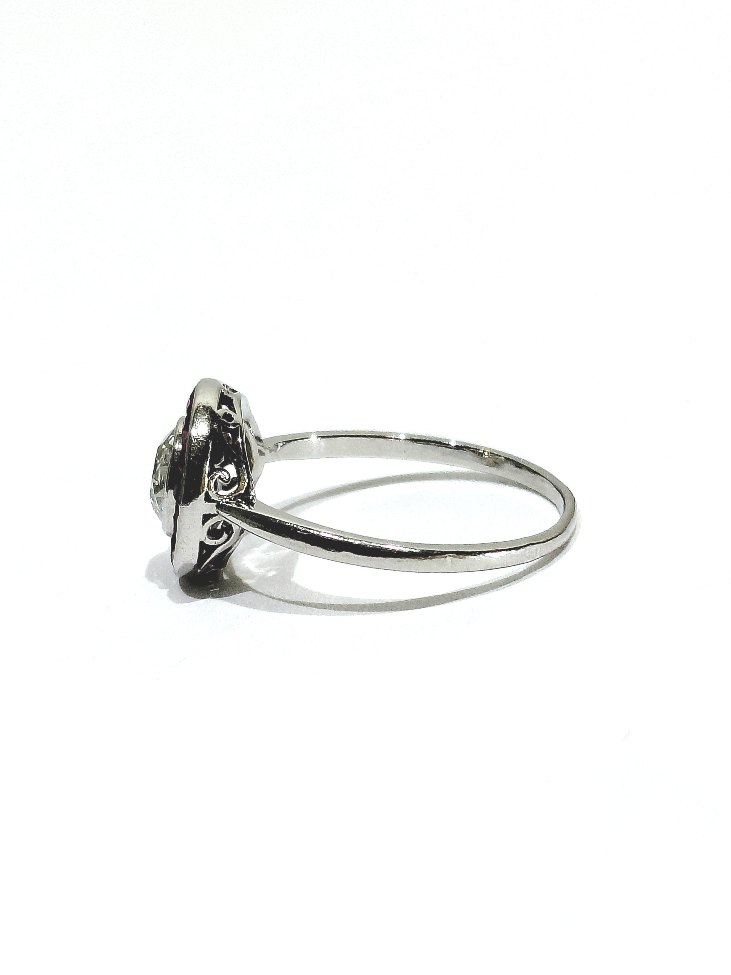 Bague Cible en platine, rubis, et diamants