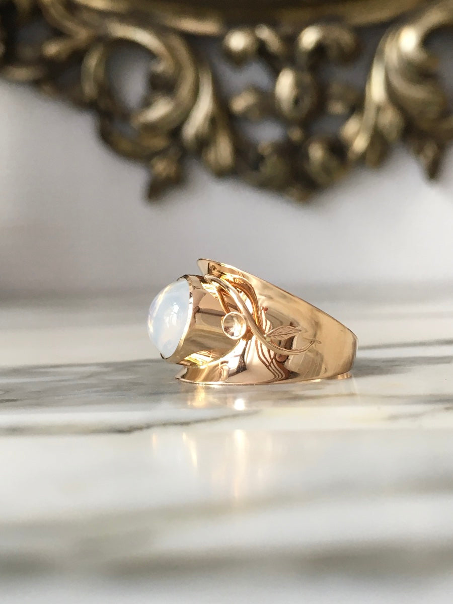 Bague Solitaire en or jaune et pierre de lune