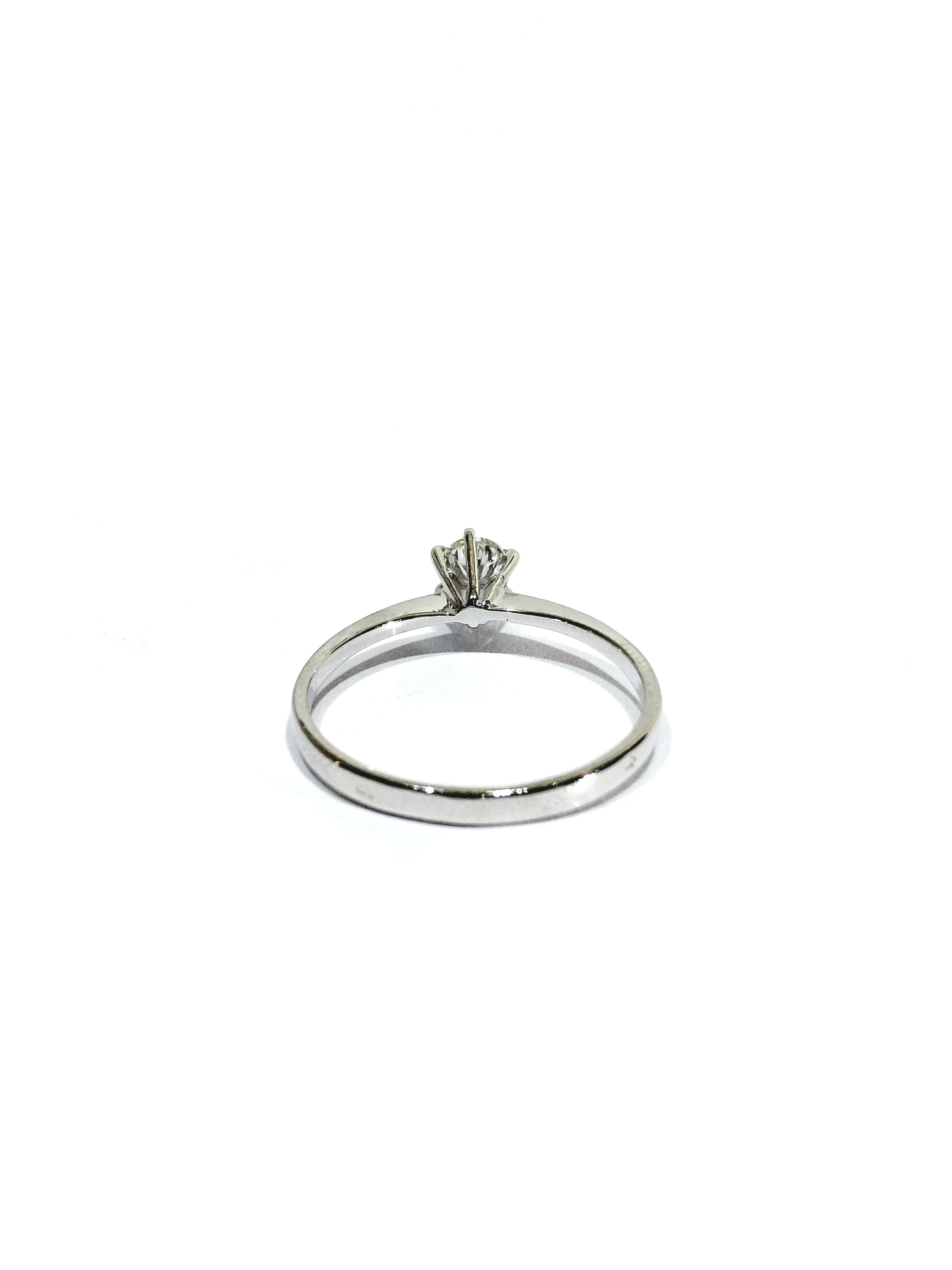 Solitaire en or blanc et diamant