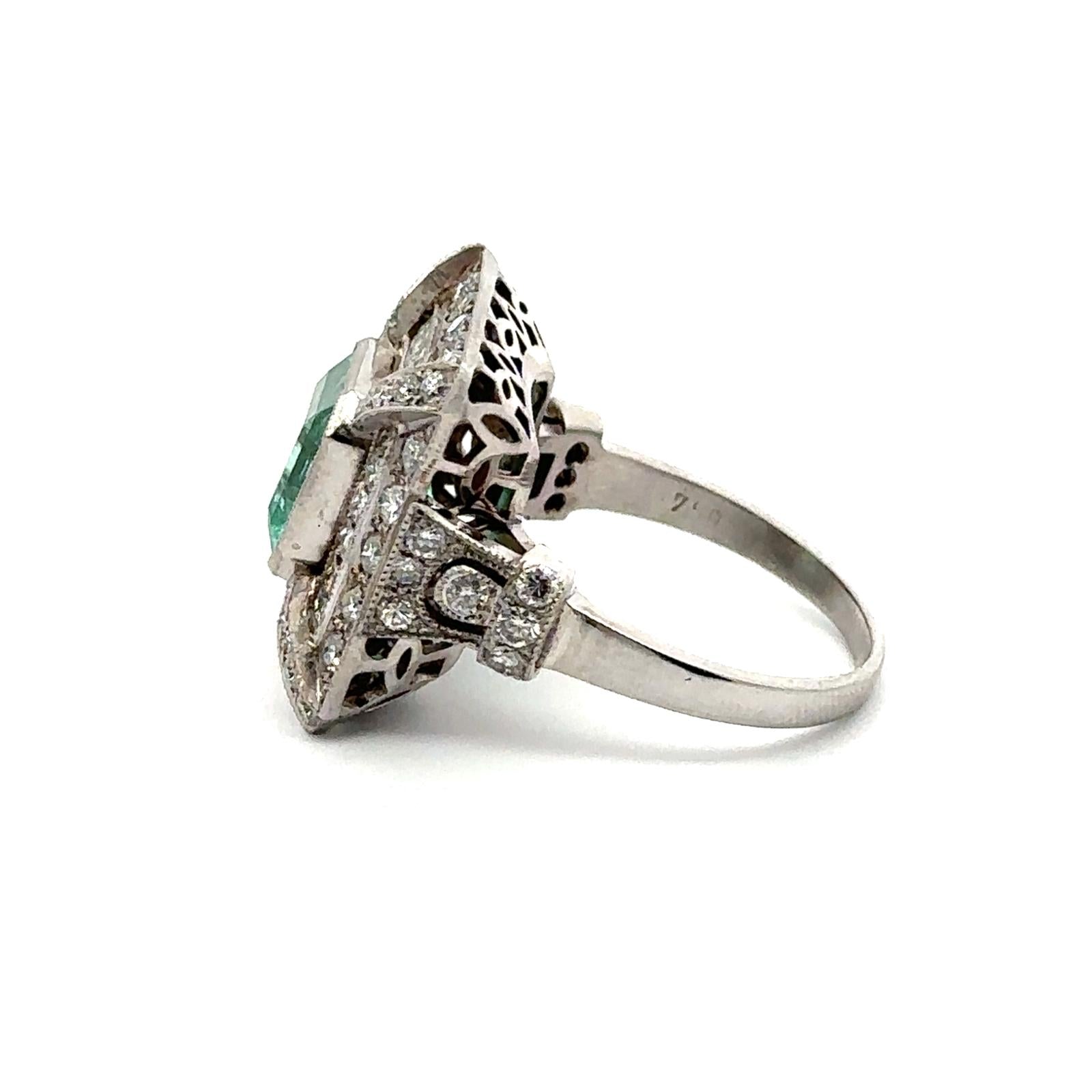 Bague Cocktail en or blanc, émeraude et diamants