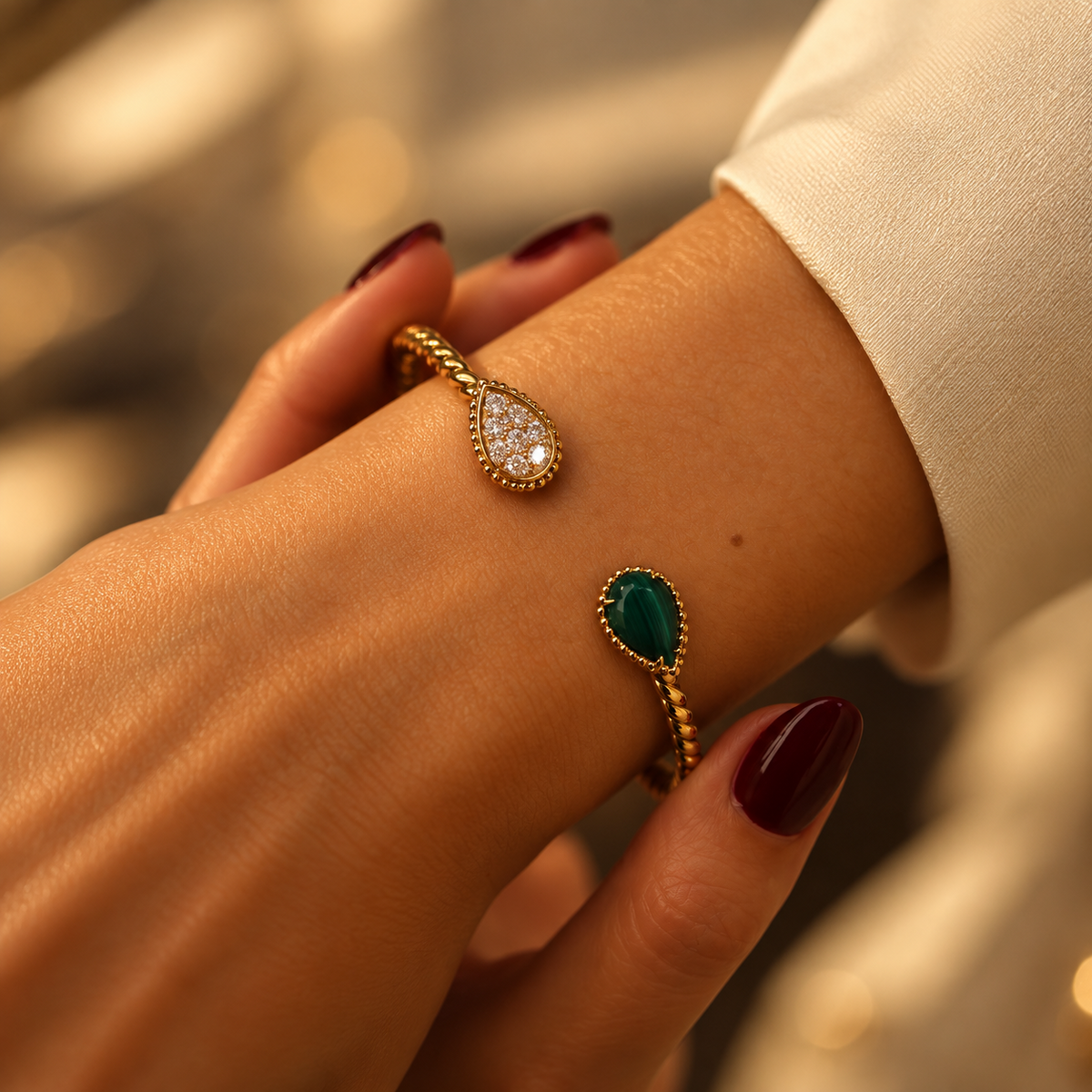 Bracelet Jonc BOUCHERON "Serpent Bohème" en or jaune, malachite et diamants