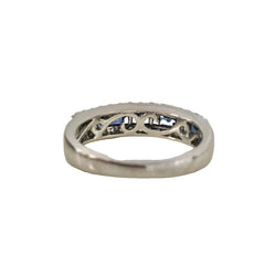 Bague Alliance en or blanc, saphirs, et diamants