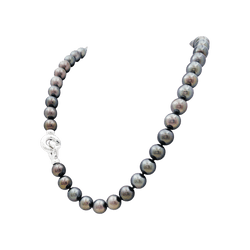 Collier 42 perles de Tahiti, fermoir en or blanc.