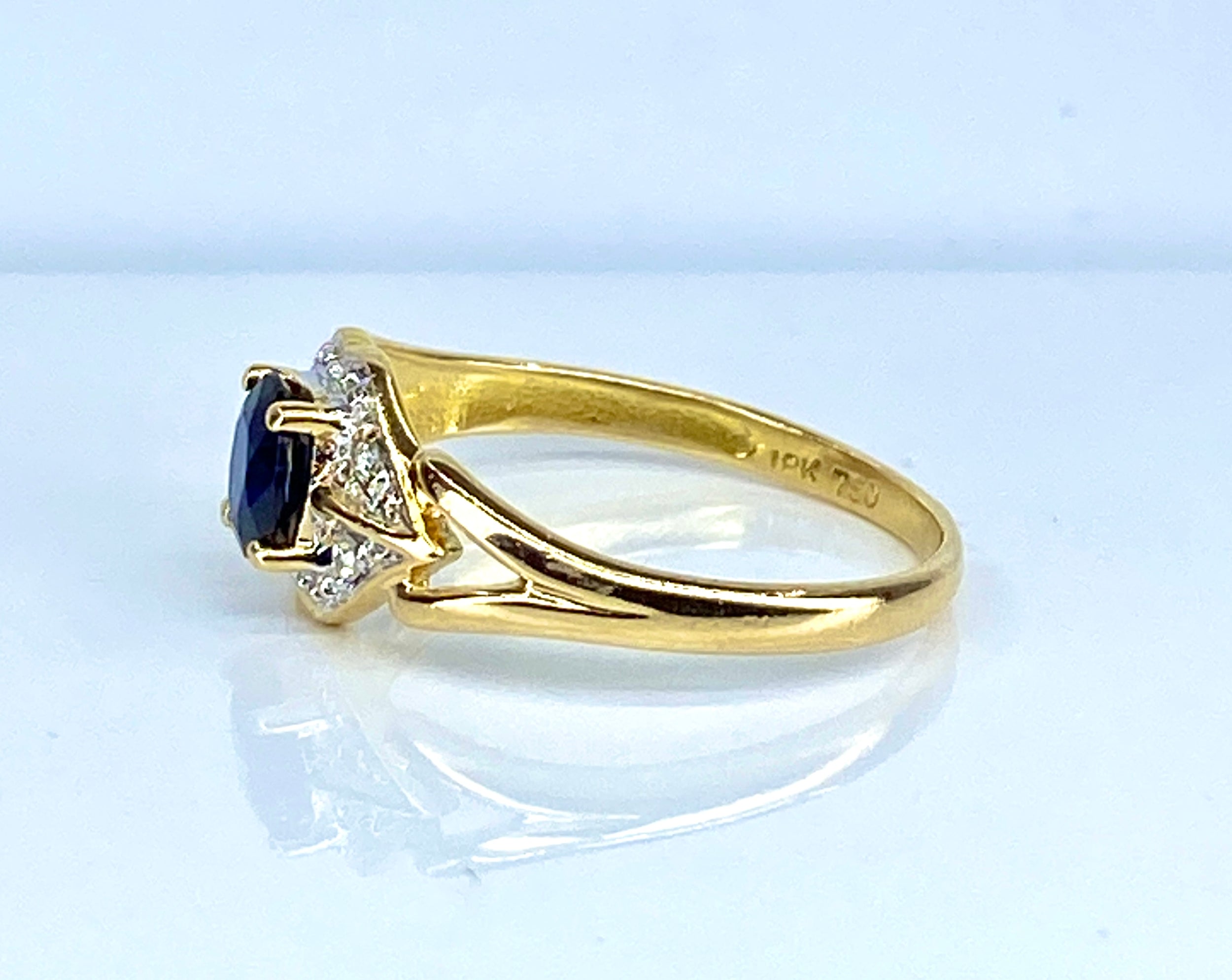 Bague en or, saphir et diamants