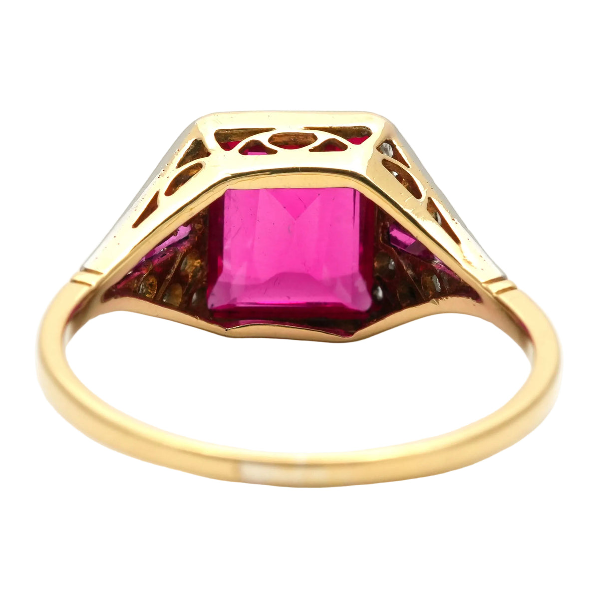 Bague Art Déco en or blanc, or jaune, rubis et diamants