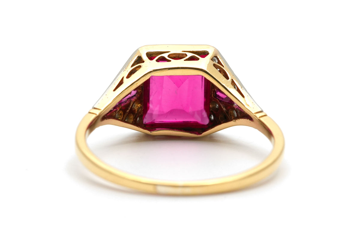 Bague Art Déco en or blanc, or jaune, rubis et diamants