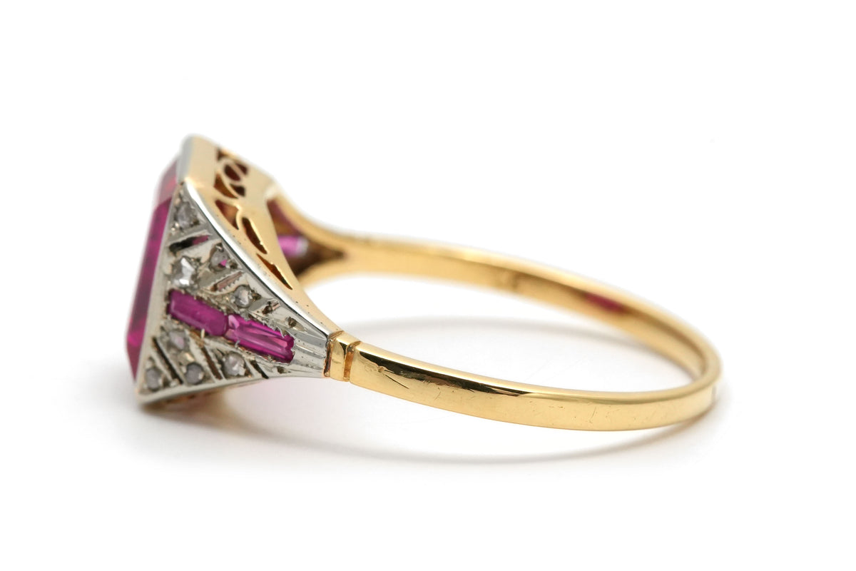 Bague Art Déco en or blanc, or jaune, rubis et diamants