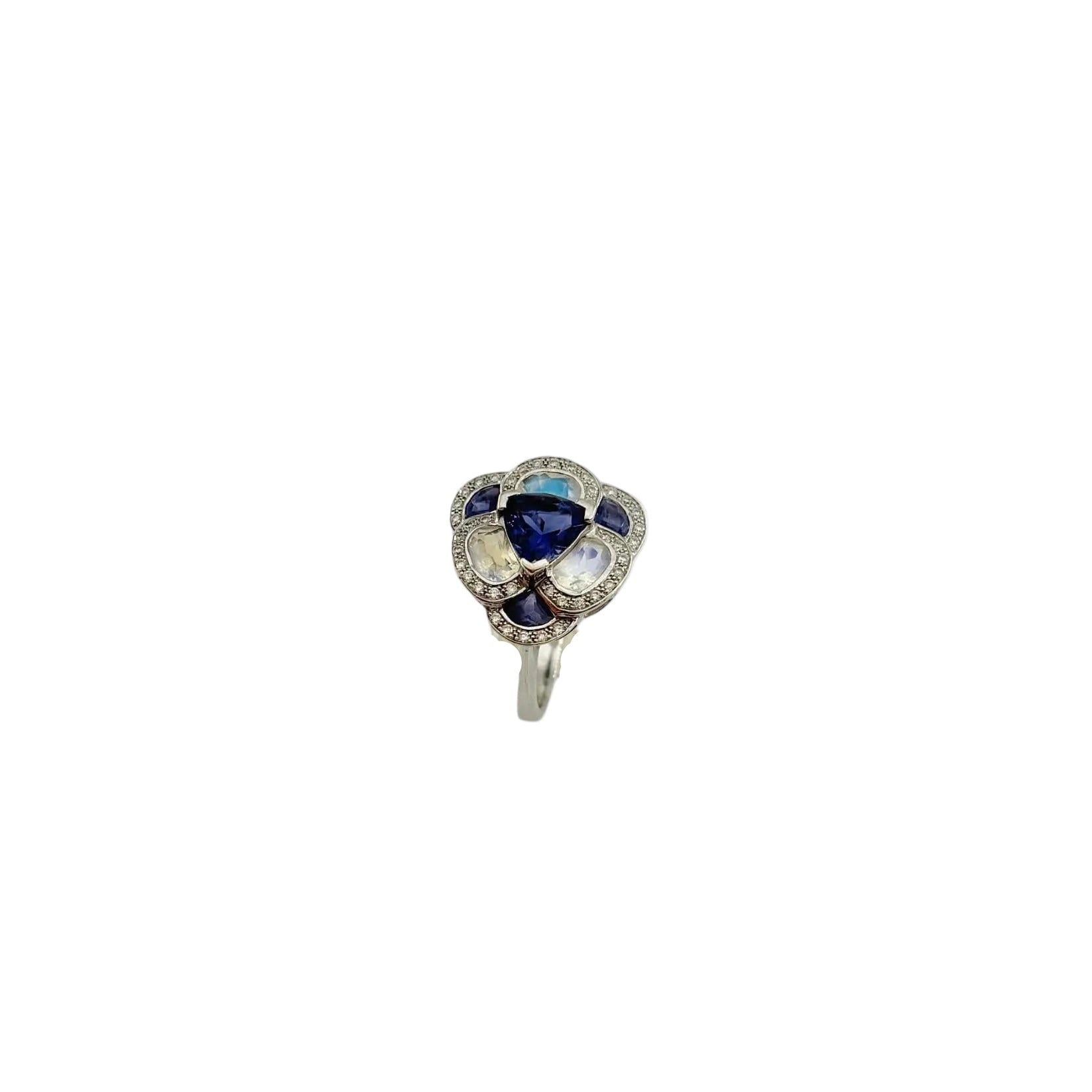 Bague Entourage ISABELLE LANGLOIS "Flora Pensée" en or blanc, pierres de lune, iolites et diamants