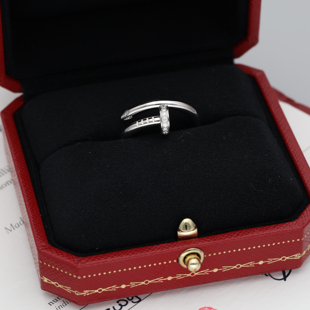 Bague Jonc CARTIER "Juste un clou" en or blanc et diamants