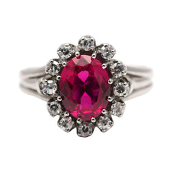 Bague Entourage en or blanc, rubis et diamants
