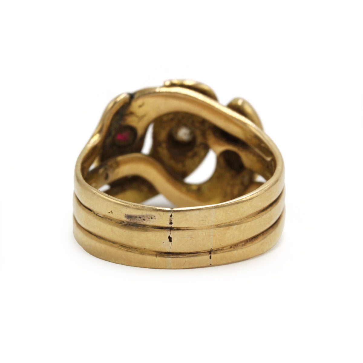 Bague en or jaune, rubis et diamants
