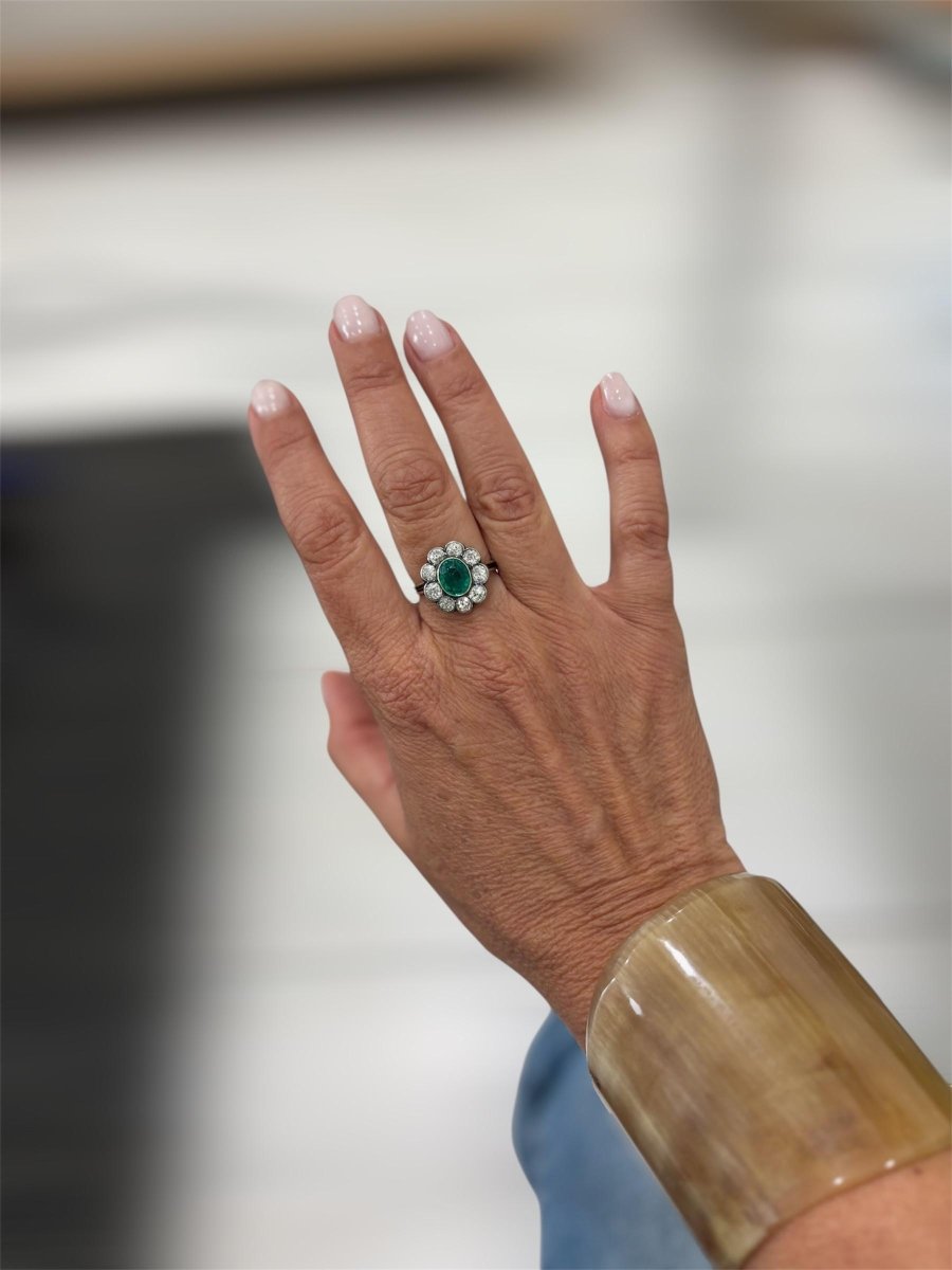 Fin du 19e siècle Bague à grappe en or/argent avec émeraude et diamant de 2,00 carats - Castafiore