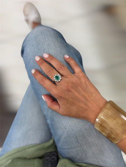 Fin du 19e siècle Bague à grappe en or/argent avec émeraude et diamant de 2,00 carats - Castafiore