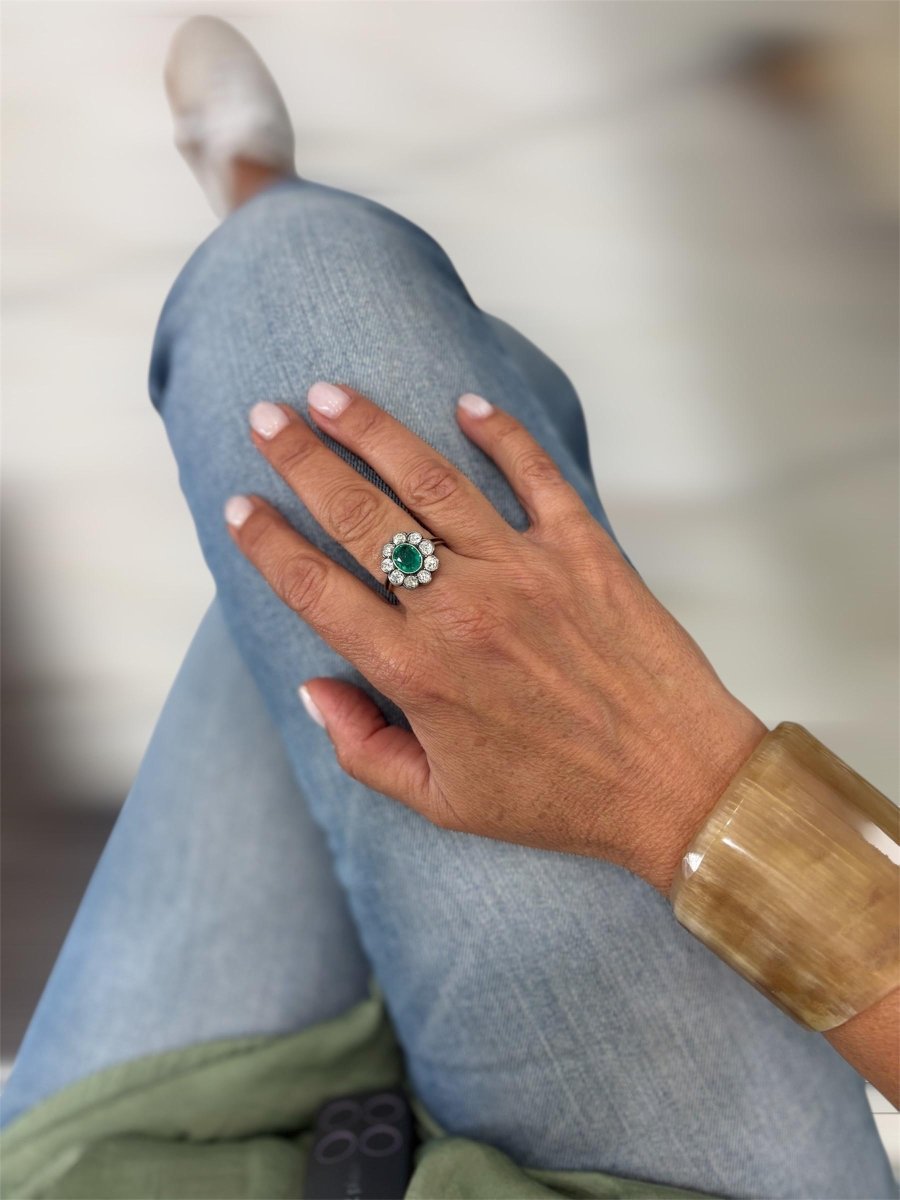 Fin du 19e siècle Bague à grappe en or/argent avec émeraude et diamant de 2,00 carats - Castafiore