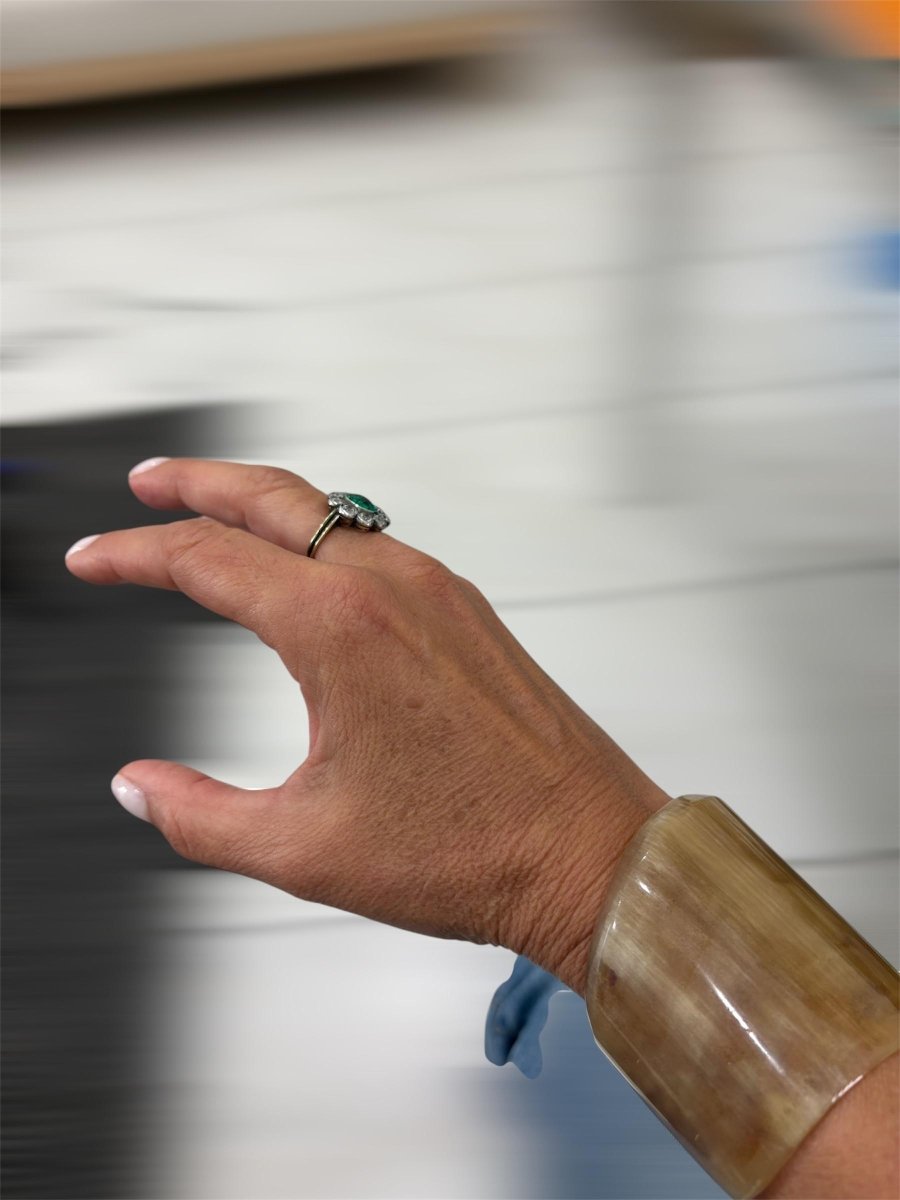 Fin du 19e siècle Bague à grappe en or/argent avec émeraude et diamant de 2,00 carats - Castafiore