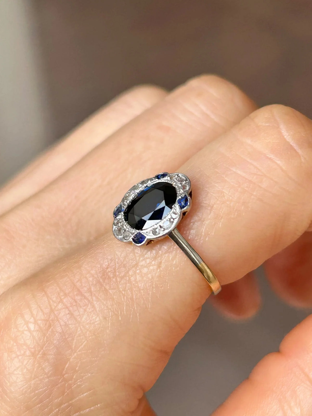 Bague Art-Déco en or jaune 18K et platine saphir et diamants