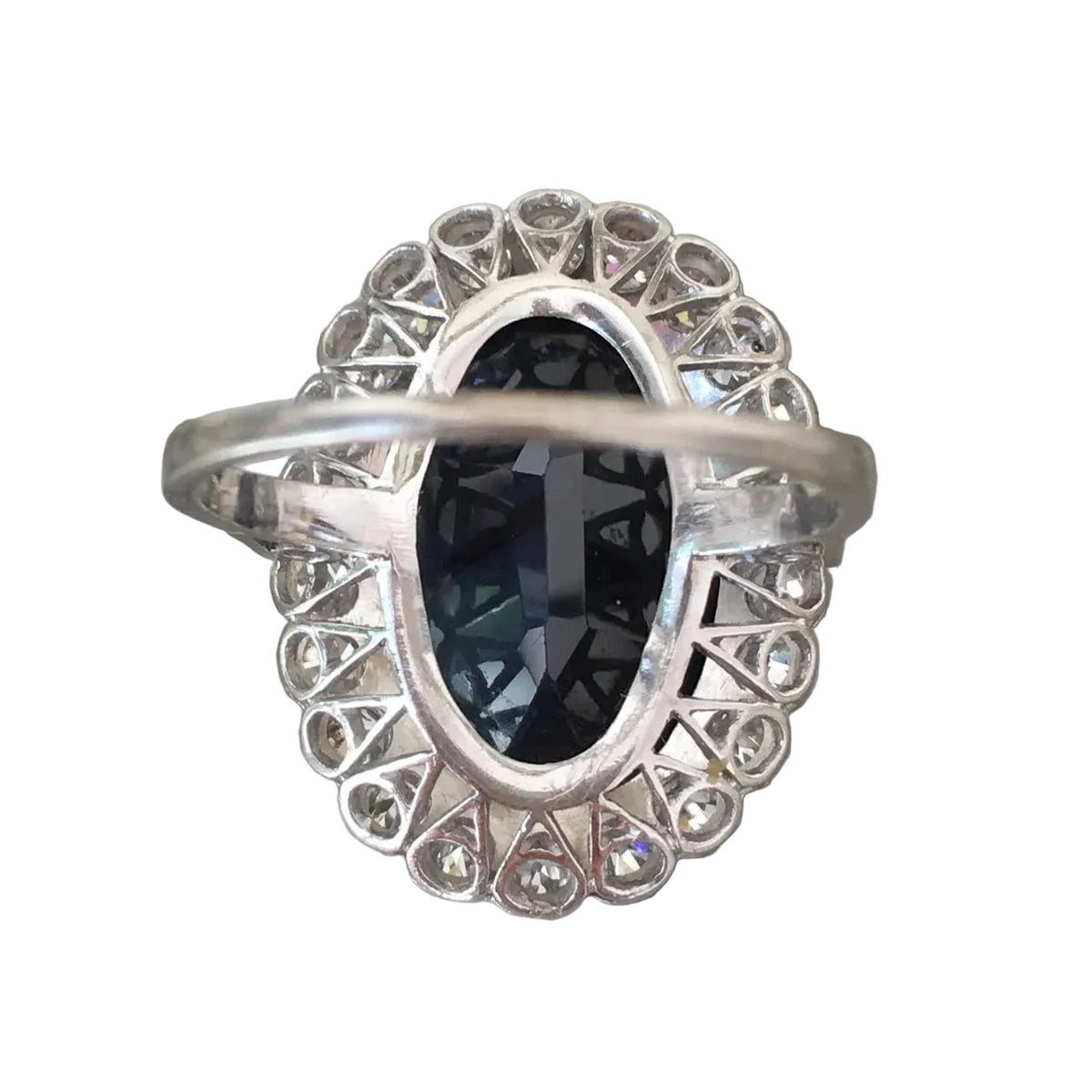 Bague Entourage en or blanc, saphir et diamants