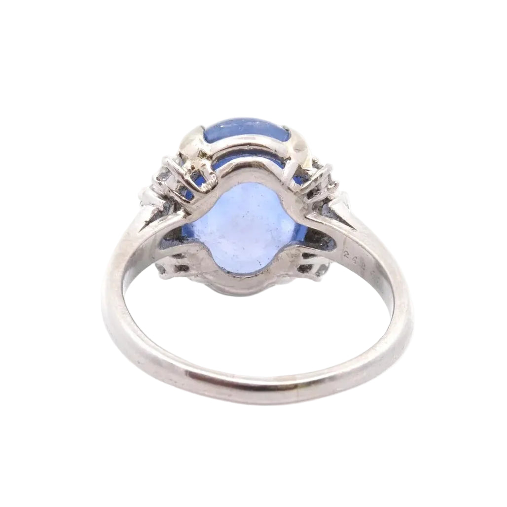Bague en or blanc, saphir et diamants