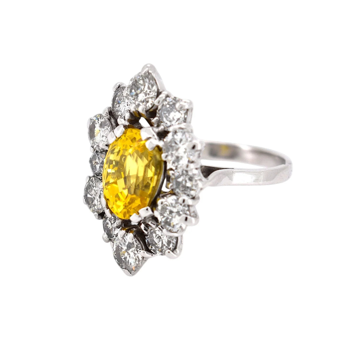 Bague Pompadour en or blanc, saphir et diamants