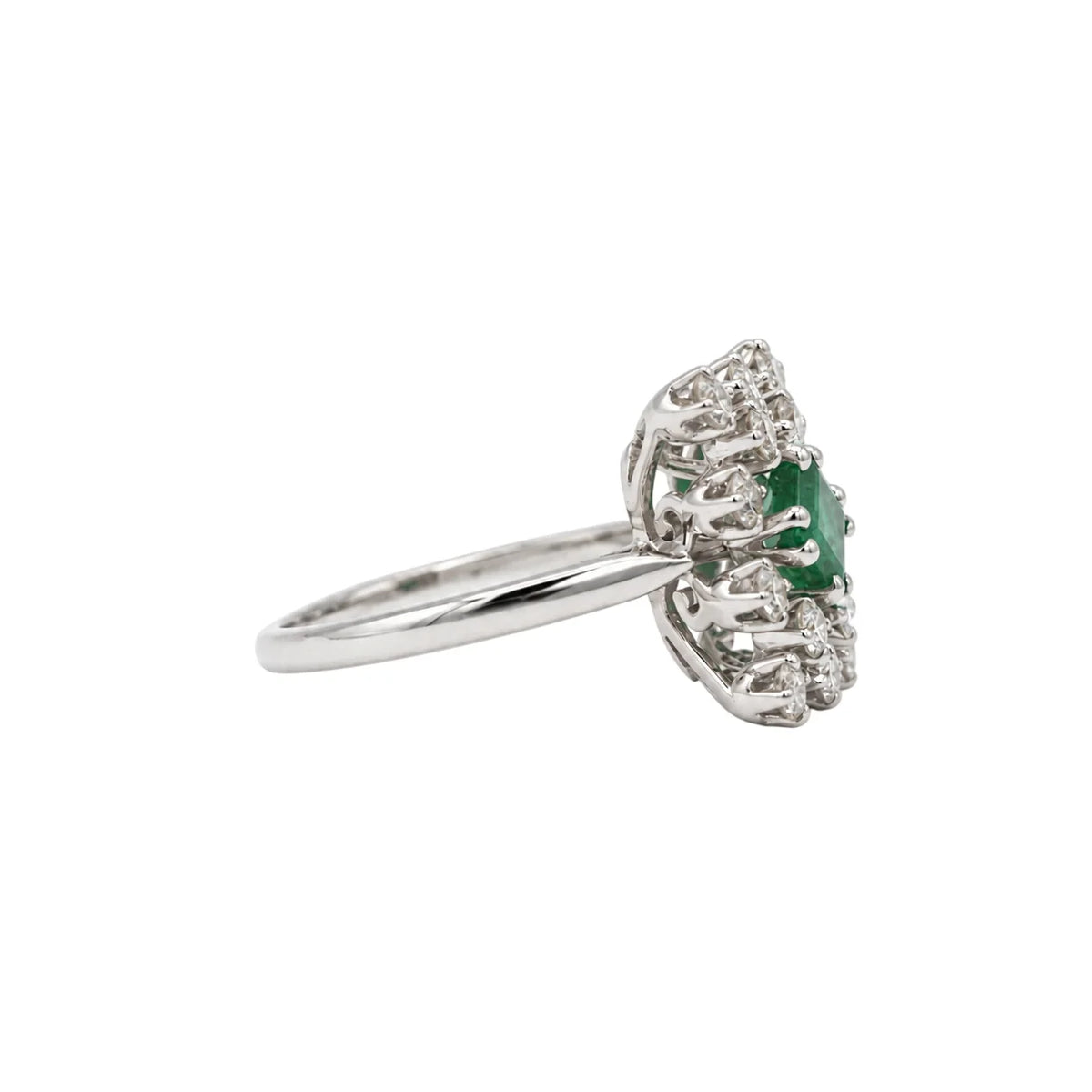 Bague Marguerite en or blanc, émeraude et diamants