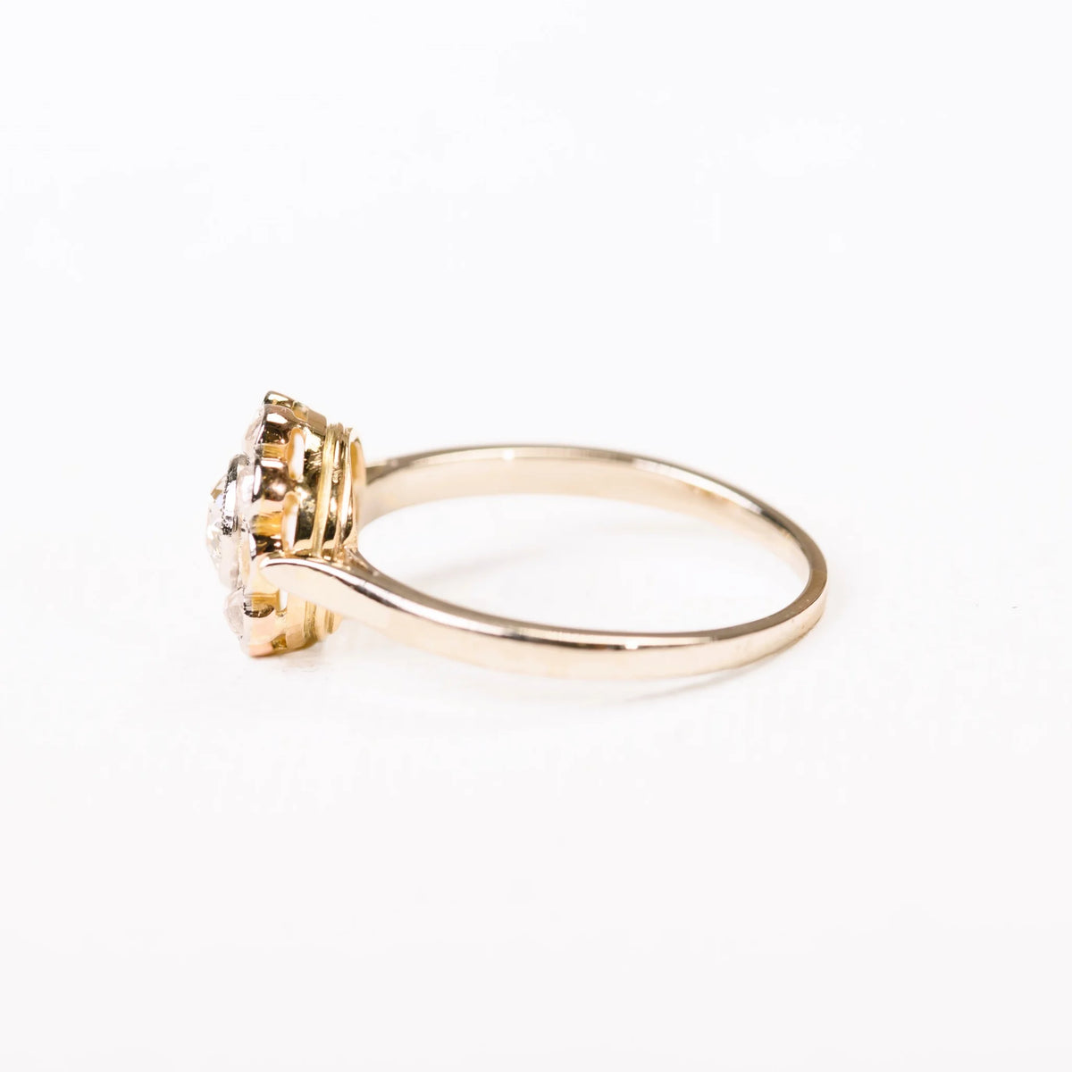 Bague marguerite ancienne diamants en or deux tons et platine
